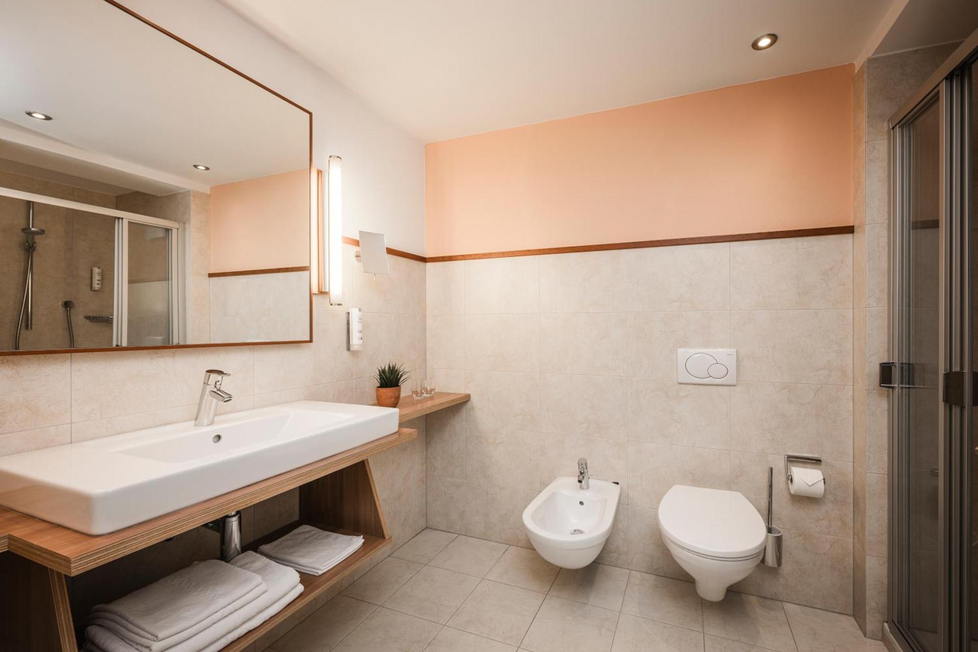 Vahrn Hotel Clara מראה חיצוני תמונה